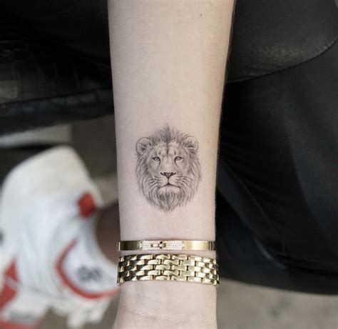 tatuajes de leones pequeños|leon tattoo.